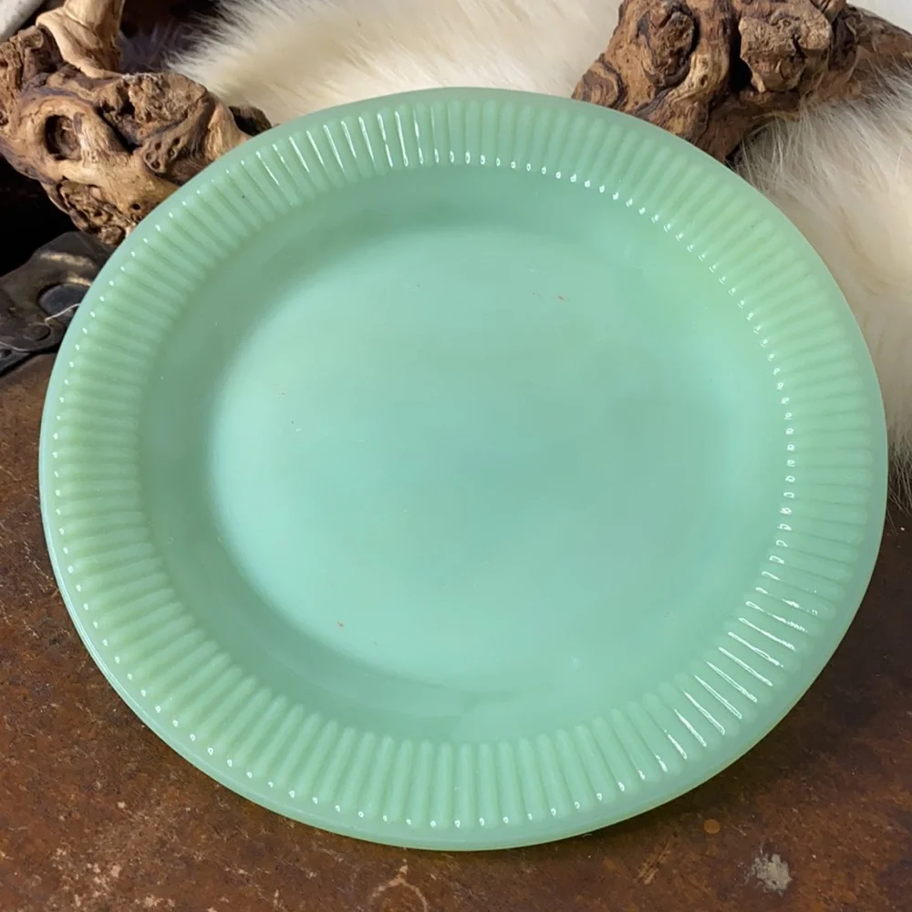 . Vintage Green Jadeite Glass Plate - Collectible Green Milk Glass Salad Dish 8" - Picture 4 of 6